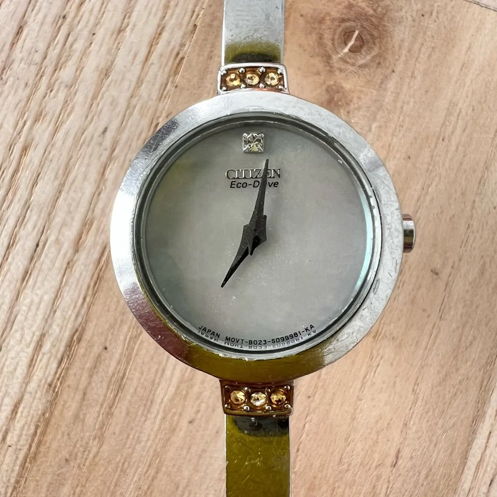 Citizen eco-drive ladies round silver tone bracelet solar power watch